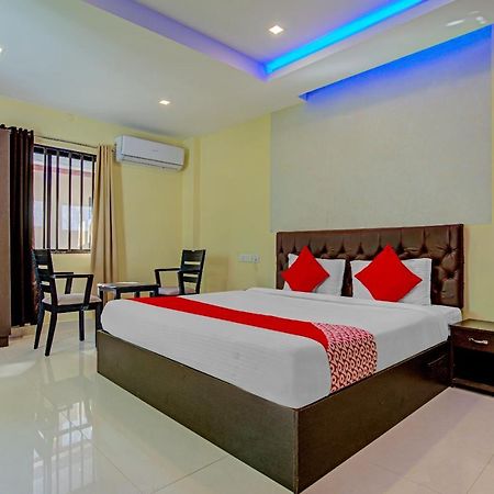 Oyo Flagship 77876 Amigo Suites Kochi Exteriér fotografie