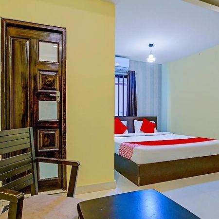 Oyo Flagship 77876 Amigo Suites Kochi Exteriér fotografie
