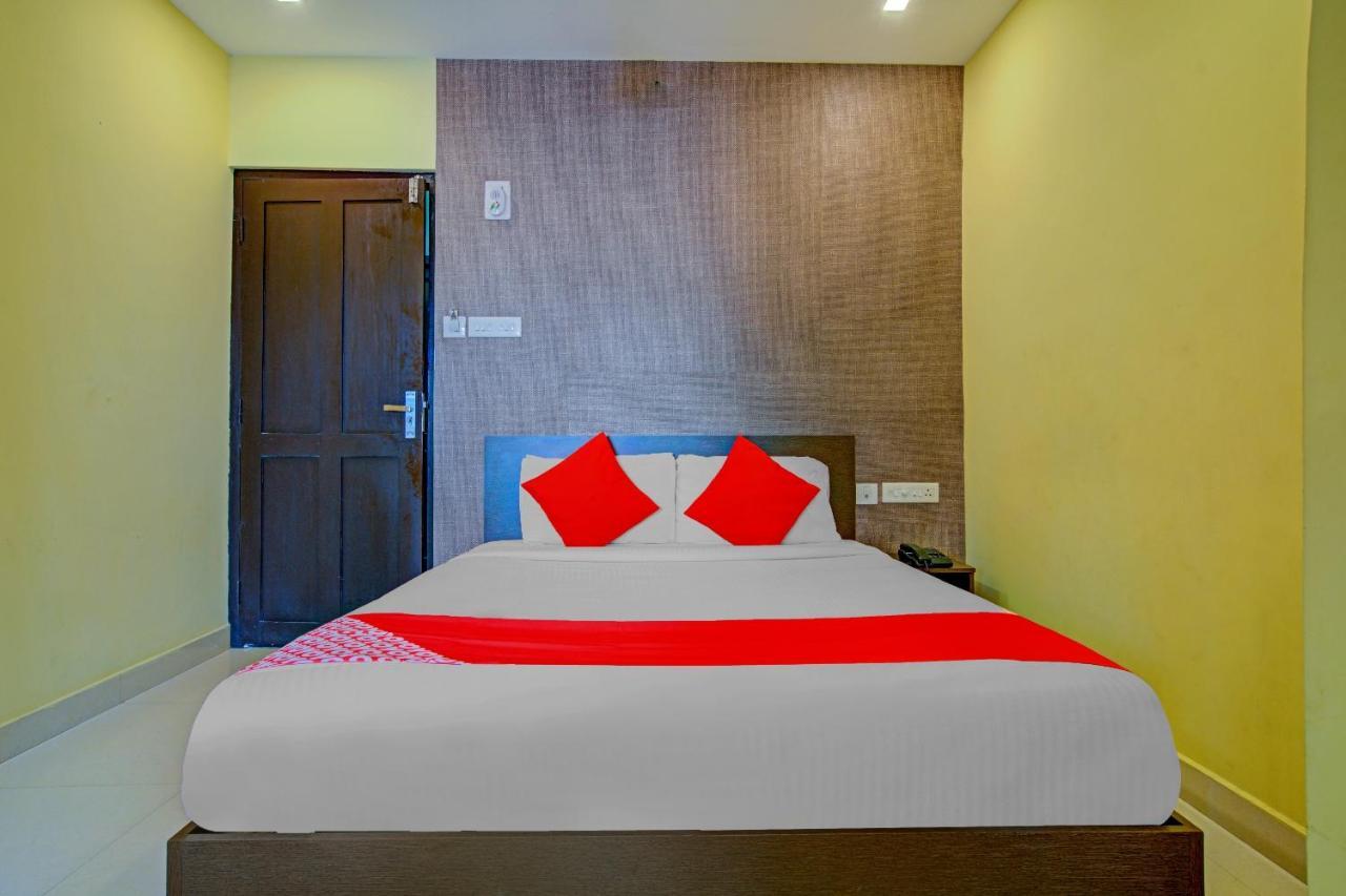 Oyo Flagship 77876 Amigo Suites Kochi Exteriér fotografie