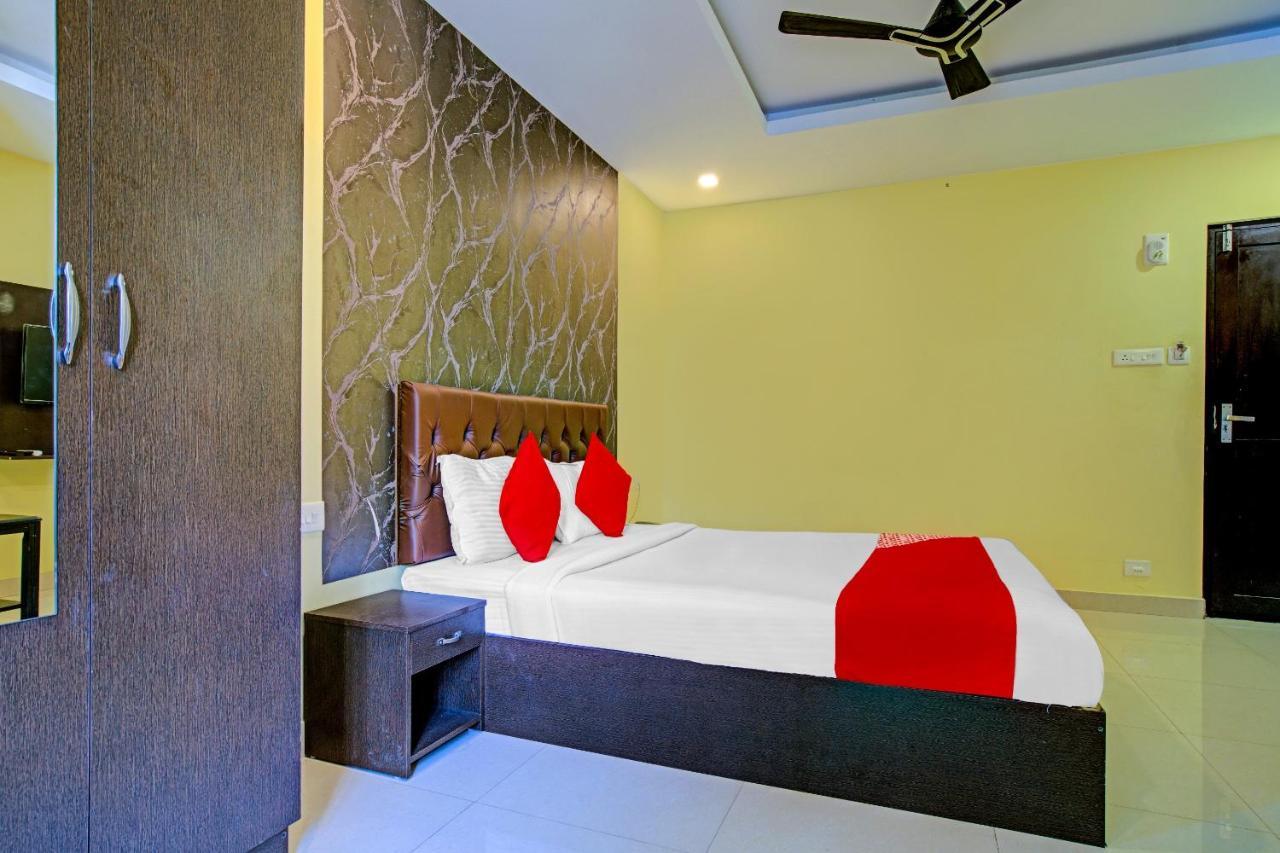 Oyo Flagship 77876 Amigo Suites Kochi Exteriér fotografie