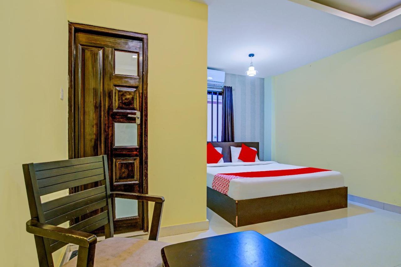 Oyo Flagship 77876 Amigo Suites Kochi Exteriér fotografie