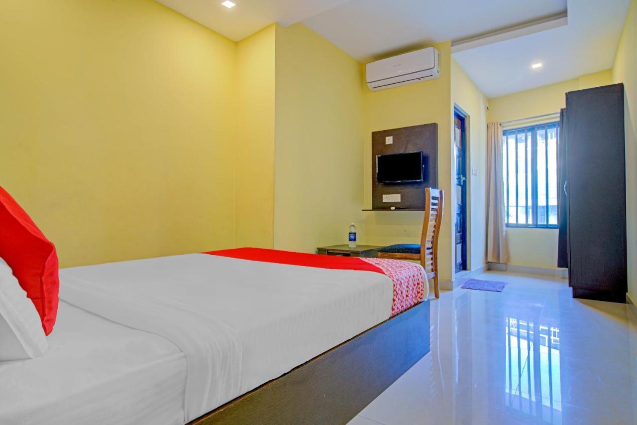 Oyo Flagship 77876 Amigo Suites Kochi Exteriér fotografie
