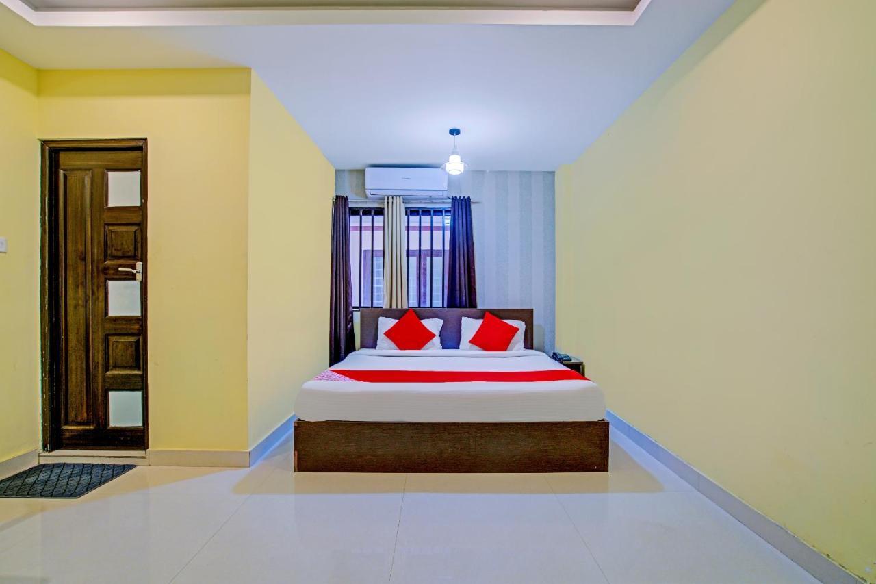 Oyo Flagship 77876 Amigo Suites Kochi Exteriér fotografie