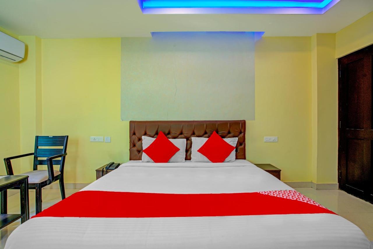 Oyo Flagship 77876 Amigo Suites Kochi Exteriér fotografie