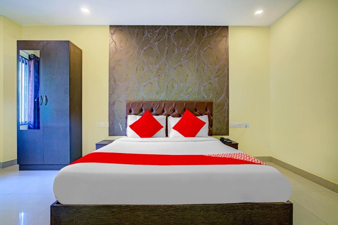 Oyo Flagship 77876 Amigo Suites Kochi Exteriér fotografie